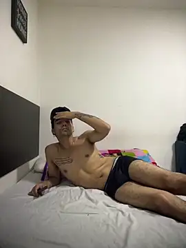 Snapshot of Deymon0777 chatting on February 21, 6:42 pm Deymon0777 online show from February 21, 6:42 pm