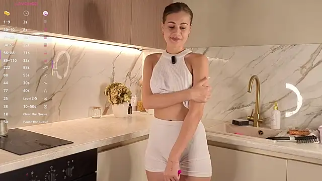 Snapshot of MorteBelle chatting on October 27, 6:06 am MorteBelle online show from October 27, 6:06 am