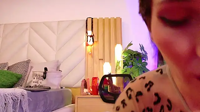 Zafiro Gem  online show from September 17, 7:37 pm