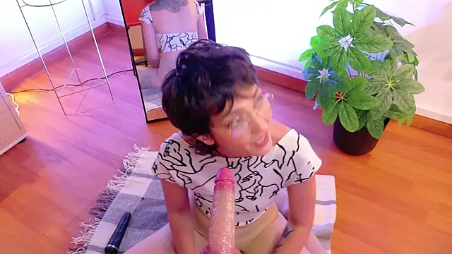 Zafiro Gem  online show from September 30, 7:41 pm