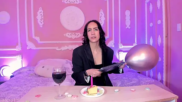 aitana johns online show from October 22, 12:16 pm