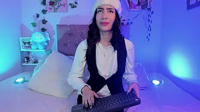 aitana johns online show from November 17, 12:11 pm