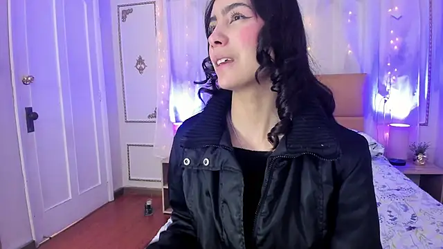 aitana johns online show from November 19, 12:05 pm