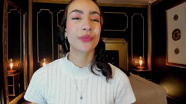 aitana johns online show from December 17, 12:11 pm