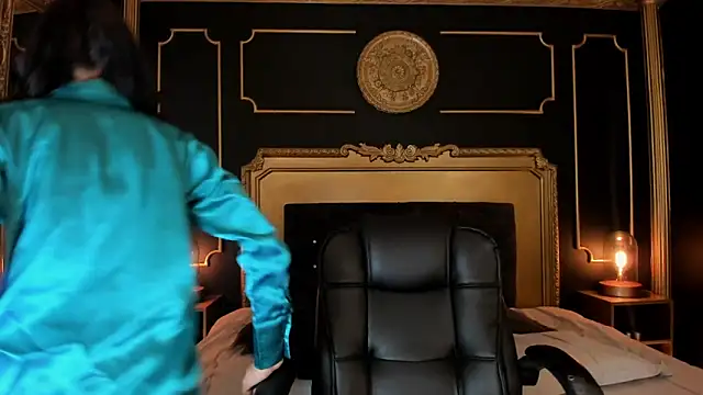 aitana johns online show from December 18, 12:11 pm