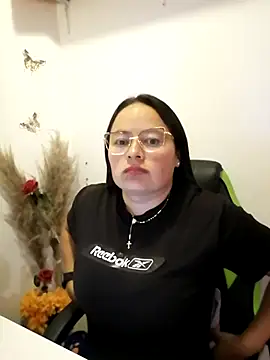 Daliz Leon online show from October 3, 2:30 am