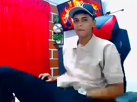 Snapshot of cristian_tayron1 chatting on June 16, 6:05 am cristian tayron1 online show from June 16, 6:05 am
