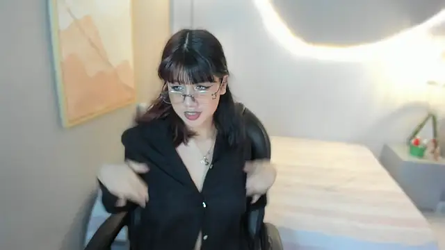 Julieth brown  online show from December 18, 7:53 pm