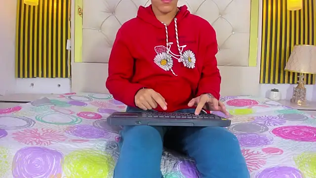 Snapshot of Just18Jake chatting on September 30, 6:13 pm Just18Jake online show from September 30, 6:13 pm