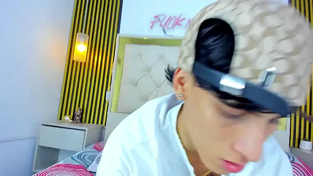 Snapshot of Just18Jake chatting on April 15, 12:17 am Just18Jake online show from April 15, 12:17 am