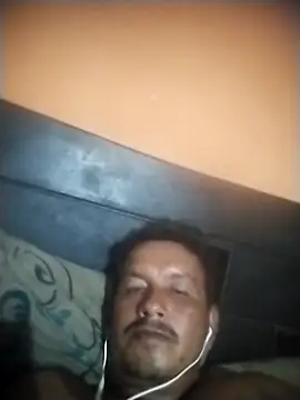 Snapshot of colombiano198720 chatting on October 2, 1:45 am colombiano198720 online show from October 2, 1:45 am