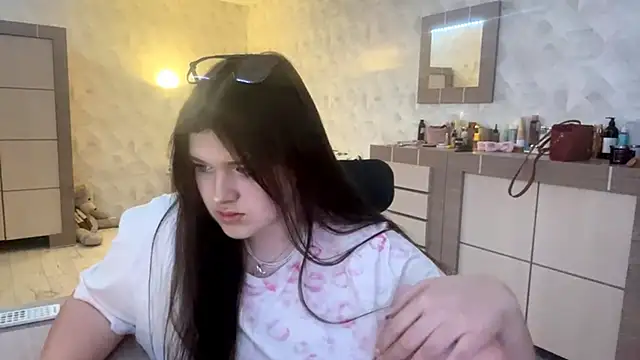 CarylWeatherholtz online show from December 18, 12:22 pm