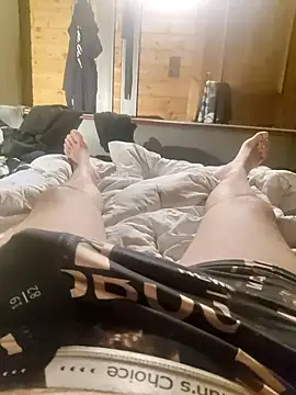 Snapshot of rob21515 chatting on February 4, 3:23 am rob21515 online show from February 4, 3:23 am