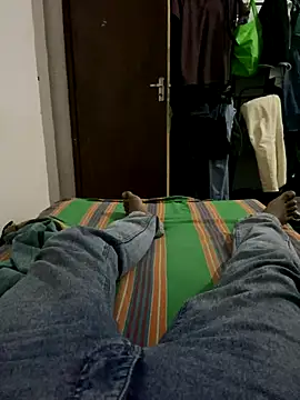 Snapshot of Senurak99 chatting on September 9, 1:43 pm Senurak99 online show from September 9, 1:43 pm