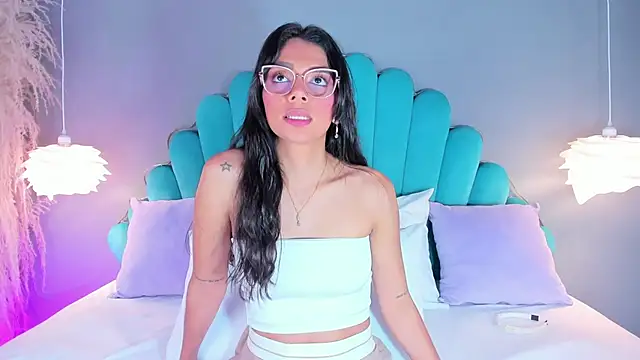 Snapshot of AlassiaHocthner chatting on September 10, 11:43 am AlassiaHocthner online show from September 10, 11:43 am