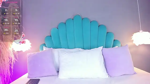 Snapshot of AlassiaHocthner chatting on October 10, 11:42 am AlassiaHocthner online show from October 10, 11:42 am