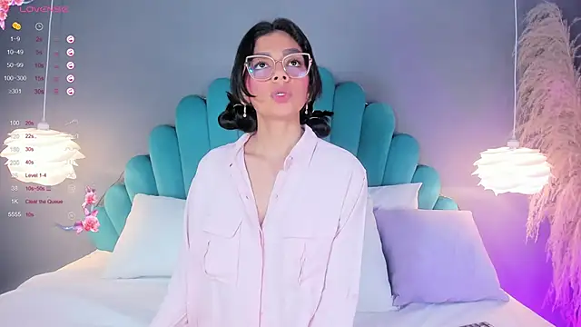 Snapshot of AlassiaHocthner chatting on October 21, 11:44 am AlassiaHocthner online show from October 21, 11:44 am