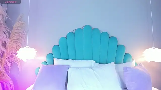 Snapshot of AlassiaHocthner chatting on November 12, 11:43 am AlassiaHocthner online show from November 12, 11:43 am