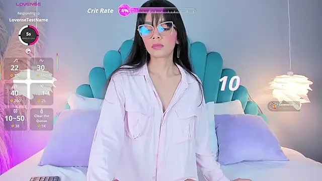 Snapshot of AlassiaHocthner chatting on November 24, 11:43 am AlassiaHocthner online show from November 24, 11:43 am