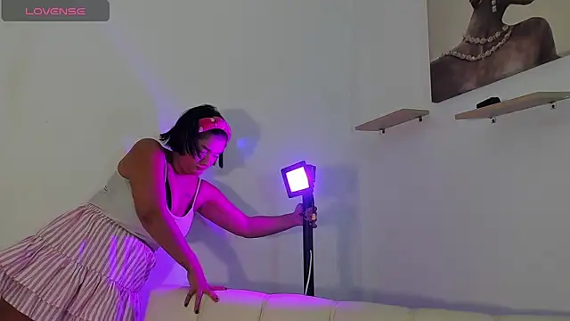 Gabrielaa Miller  online show from September 27, 7:30 pm