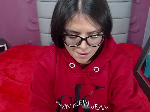 Cailing Zu online show from December 5, 7:39 am