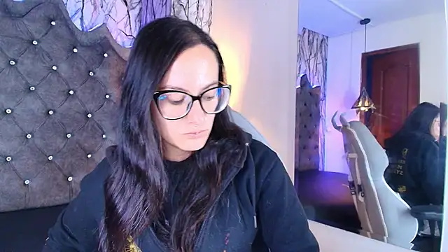 Zami Escobar of online show from November 15, 6:59 pm