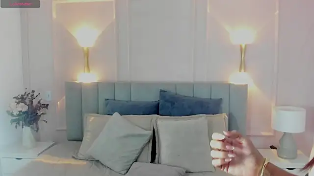 Snapshot of victoria_bourne chatting on April 16, 9:39 pm victoria bourne online show from April 16, 9:39 pm