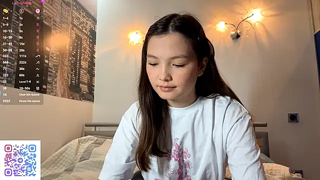 KiraVelvet online show from September 19, 9:43 am