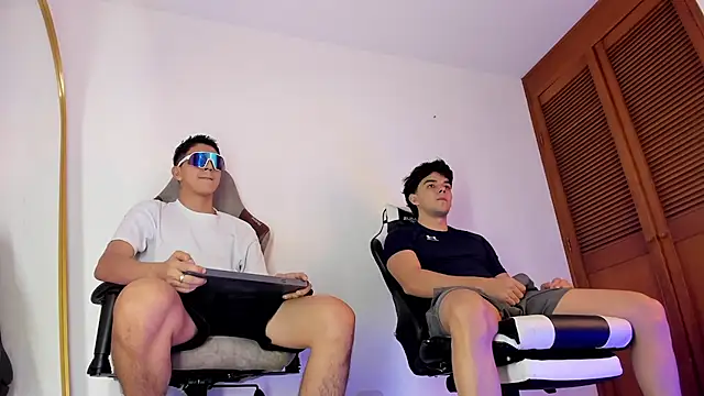 sotooliver3 online show from December 3, 7:23 pm