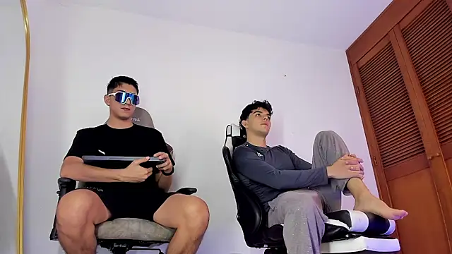 sotooliver3 online show from February 8, 7:39 pm