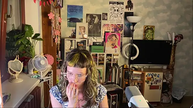 Snapshot of darling_darinka chatting on July 31, 5:12 pm darling darinka online show from July 31, 5:12 pm