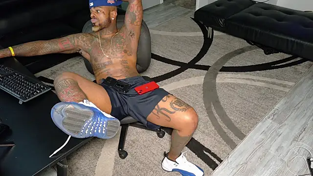 SLANGONDEMHOES online show from September 17, 2:46 am