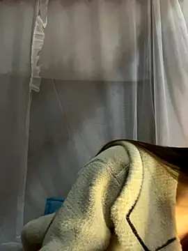 Snapshot of Hinne07 chatting on December 1, 12:15 am Hinne07 online show from December 1, 12:15 am