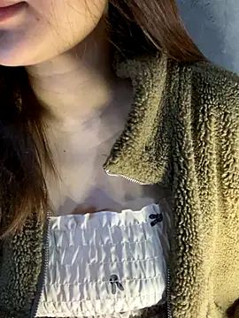 Snapshot of Hinne07 chatting on December 15, 2:43 pm Hinne07 online show from December 15, 2:43 pm