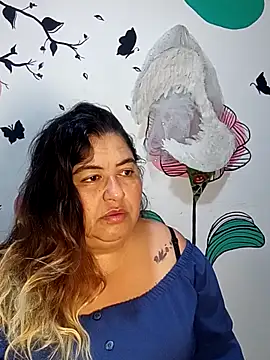 curvy diva  online show from December 15, 9:13 am