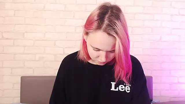 Ericha Stone online show from December 5, 1:47 am