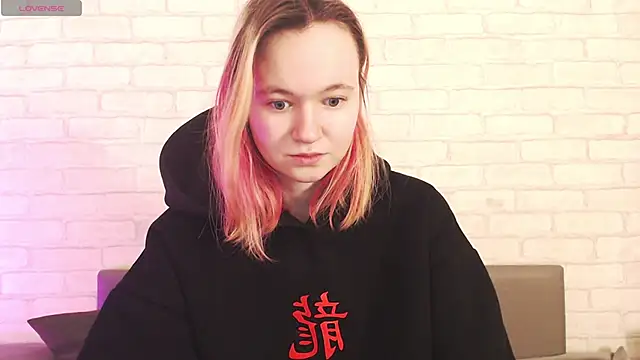 Ericha Stone online show from March 12, 1:56 am