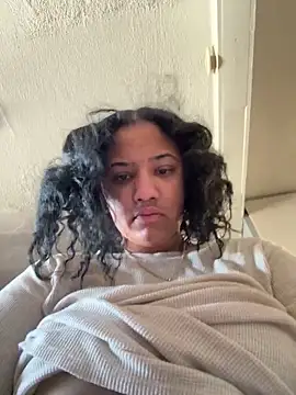 StylishEchium online show from April 8, 7:25 pm