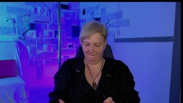 MaryMogan online show from October 3, 8:55 am