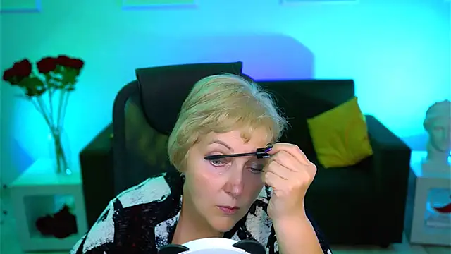 MaryMogan online show from October 9, 8:12 am