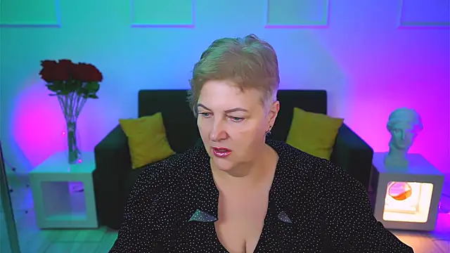 MaryMogan online show from November 10, 4:22 am