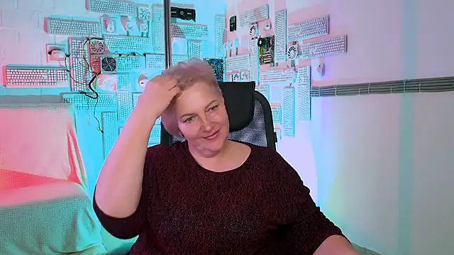 MaryMogan online show from November 26, 3:02 pm