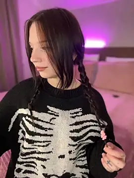 YourLittleDevil online show from October 1, 1:28 pm