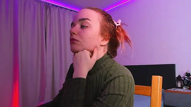 Snapshot of JanetShy chatting on November 4, 7:07 am JanetShy online show from November 4, 7:07 am