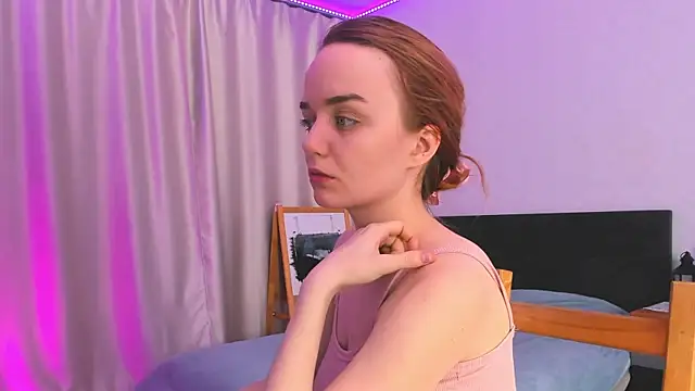 Snapshot of JanetShy chatting on November 15, 7:05 am JanetShy online show from November 15, 7:05 am