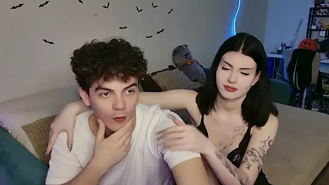 Alice18James online show from October 28, 12:03 am