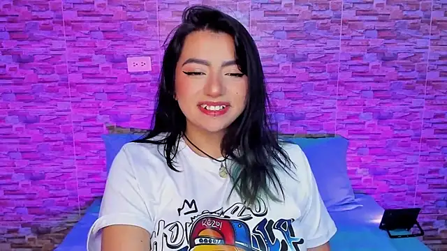 Snapshot of sammy_bunny1 chatting on February 8, 1:31 am sammy bunny1 online show from February 8, 1:31 am