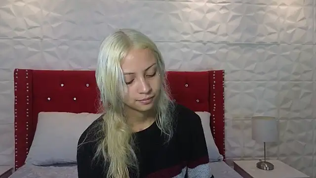 Lucy n pink online show from December 5, 4:36 pm