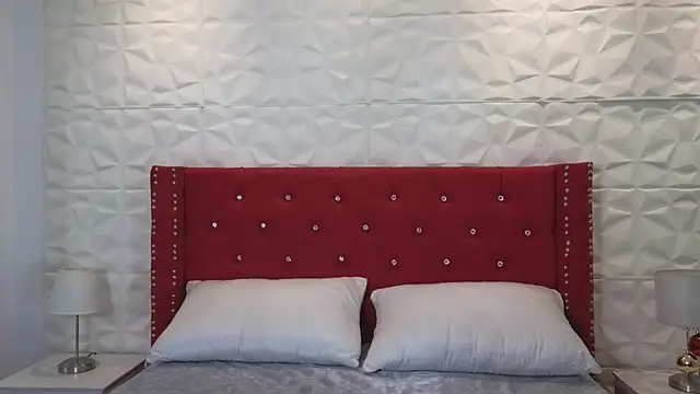 Lucy n pink online show from December 14, 2:00 pm