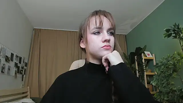 Snapshot of Jamie_Chung chatting on December 5, 1:03 am Jamie Chung online show from December 5, 1:03 am